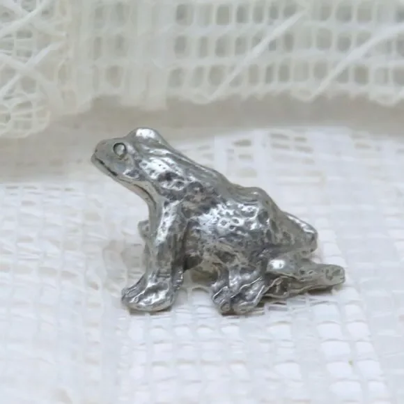 Vintage Pewter Frog Figurine, Miniature Frog Statue for Frog Lovers, Frog Decor - Picture 2 of 9